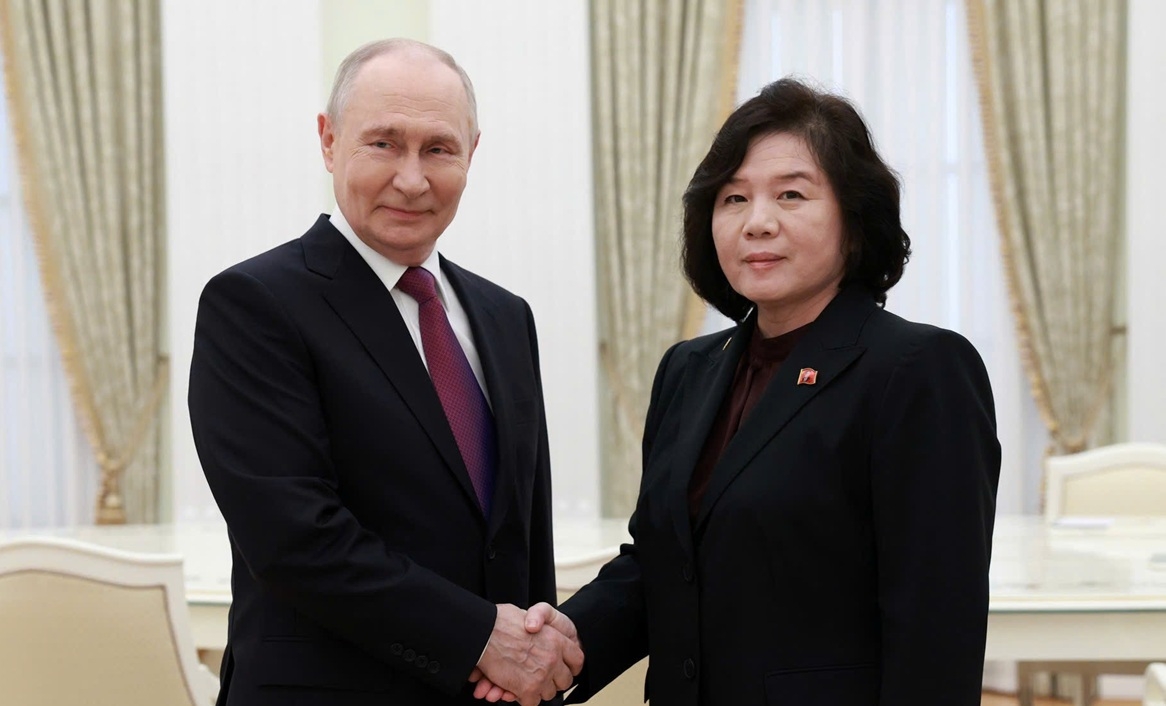 Tổng thống Nga Vladimir Putin tiếp Ngoại trưởng Triều Tiên, Choe Son Hui. Nguồn: Điện Kremlin