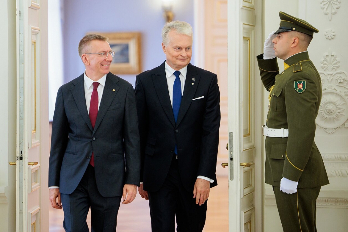 Tổng thống Latvia Edgars Rinkēvičs (trái) và Tổng thống Litva Gitanas Nausėda (phải). (Ảnh: Theo lrt.lt)