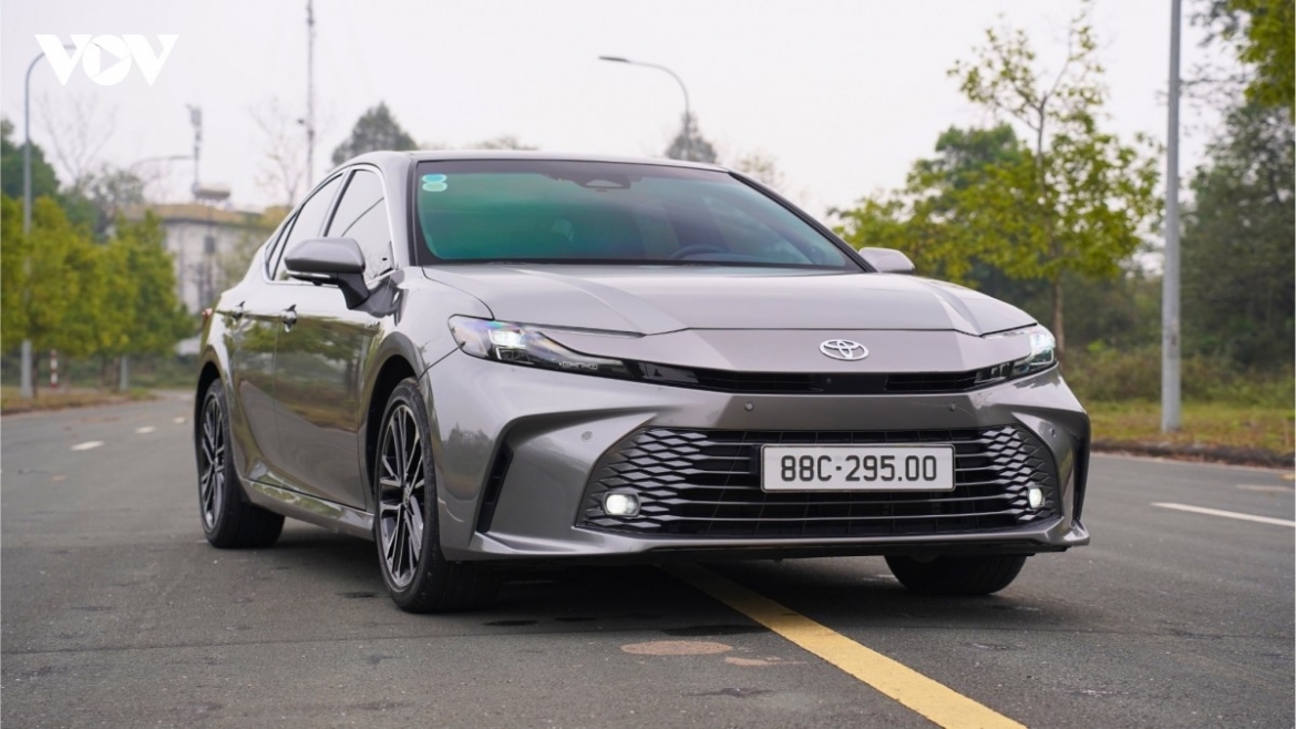 Hiện Toyota Camry vẫn là mẫu Sedan phân khúc D được nhiều người Việt lựa chọn