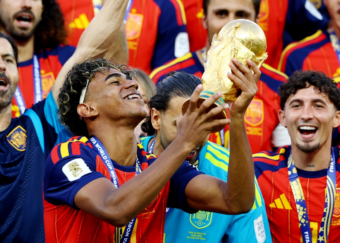 Lamine Yamal vô địch World Cup chỉ ít ngày sau khi đón sinh nhật tuổi 19.
