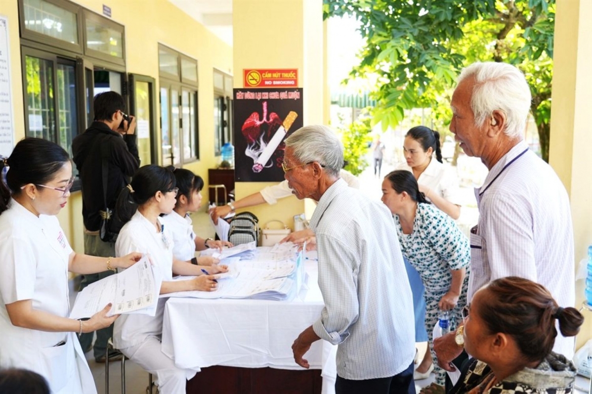 Triển khai khám sức khỏe cho toàn dân