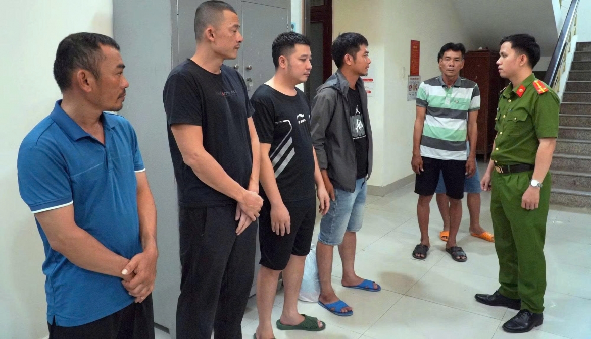 Các đối tượng liên quan tại cơ quan công an.