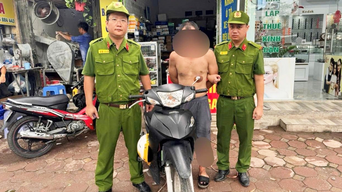 Tổ công tác bắt giữ đối tượng trộm xe máy tại chợ Nhổn, phường Xuân Phương, Hà Nội