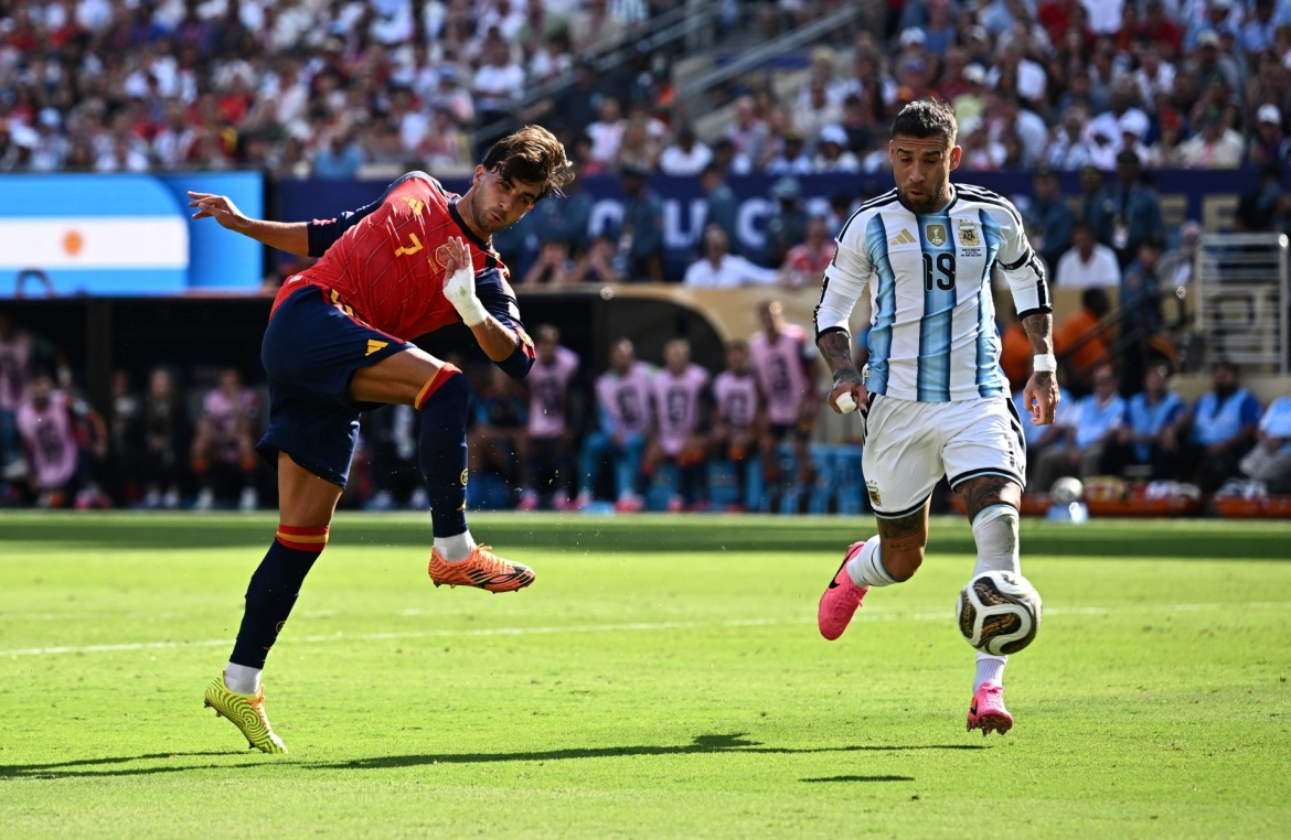 Ferran Torres bỏ lỡ cơ hội ghi bàn ở cuối trận (Ảnh: Reuters)