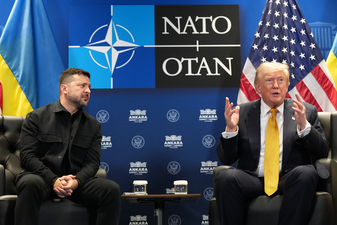 Tổng thống Mỹ Donald Trump gặp Tổng thống Ukraine Volodymyr Zelensky bên lề Hội nghị thượng đỉnh NATO ở Ankara, Thổ Nhĩ Kỳ, ngày 8/7/2026. Ảnh: AP