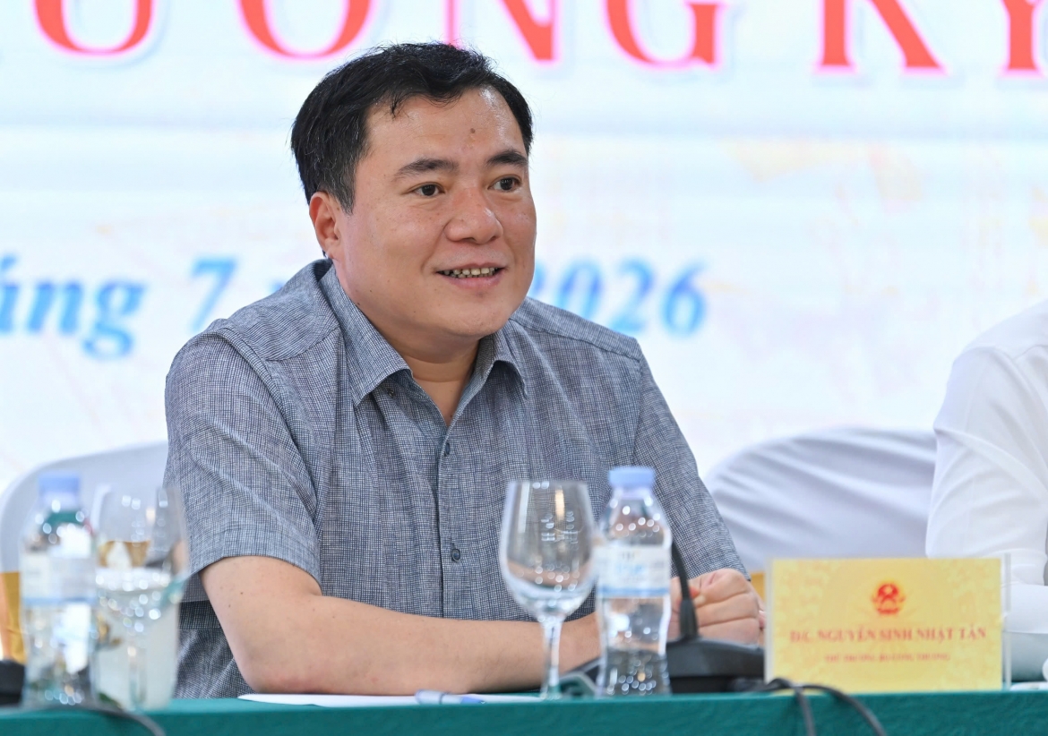 Thứ trưởng Bộ Công Thương Nguyễn Sinh Nhật Tân