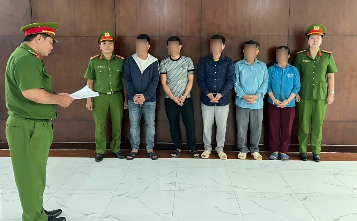 Công an bắt các đối tượng: Nguyễn Văn Đại, Đậu Đức Minh, Chu Văn Hữu, Chu Văn Thanh và Phạm Thị Phương.