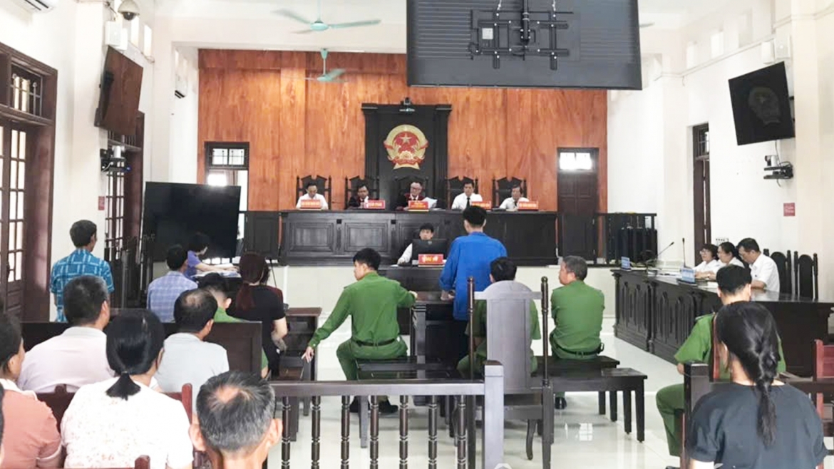Hội đồng xét xử đã tuyên phạt bị cáo Phạm Văn Sơn mức án tử hình, buộc bồi thường cho các bị hại số tiền hơn 650 triệu đồng