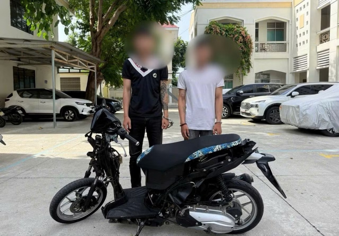 Hai thanh thiếu niên cùng phương tiện đi lại để gây án.