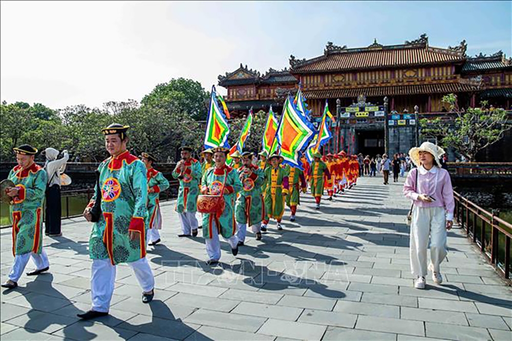 Được UNESCO công nhận là Di sản văn hóa phi vật thể đại diện của nhân loại từ năm 2003, Nhã nhạc cung đình Huế ngày nay thường hiện diện trong các nghi lễ tái hiện, sự kiện văn hóa tại Đại Nội. (Ảnh: Vân Chi/TTXVN)