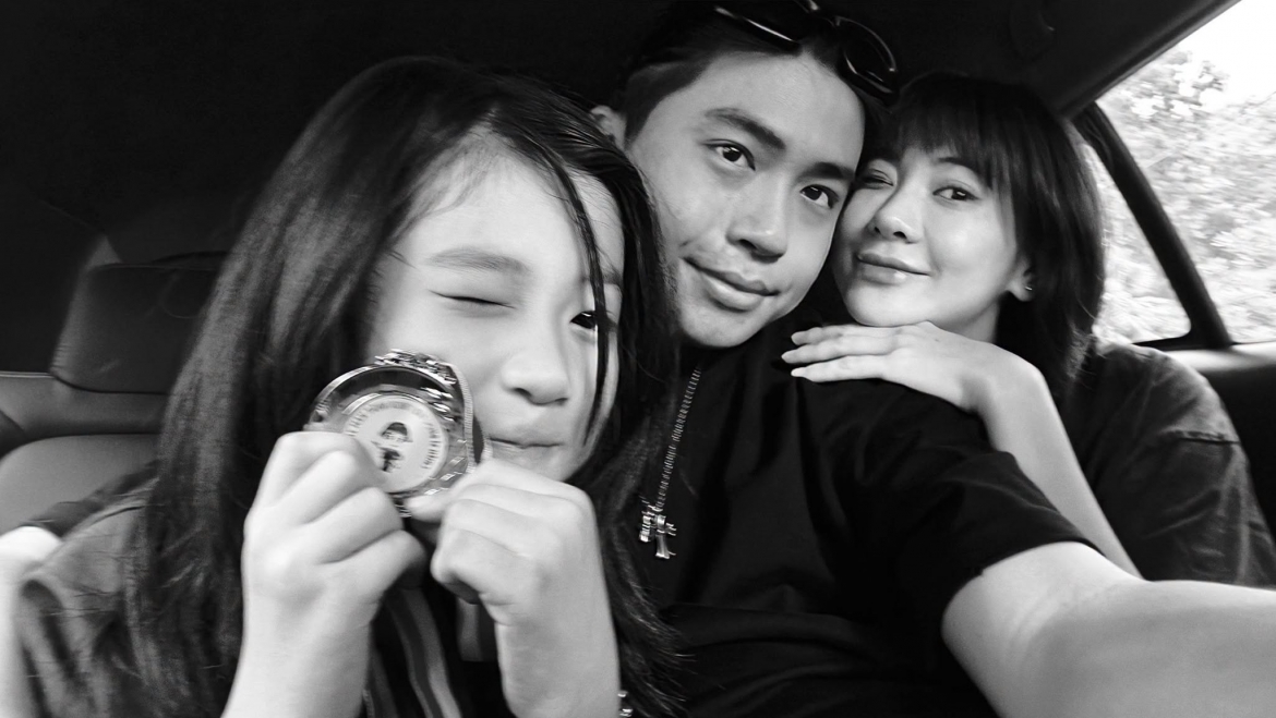 Không phải ảnh check-in hay selfie, bài viết của Ứng Duy Kiên về hành trình làm cha mới là điều khiến nhiều người dừng lại đọc. Những dòng tâm sự về việc luôn "đứng đợi" con trưởng thành đã chạm đến cảm xúc của đông đảo phụ huynh.