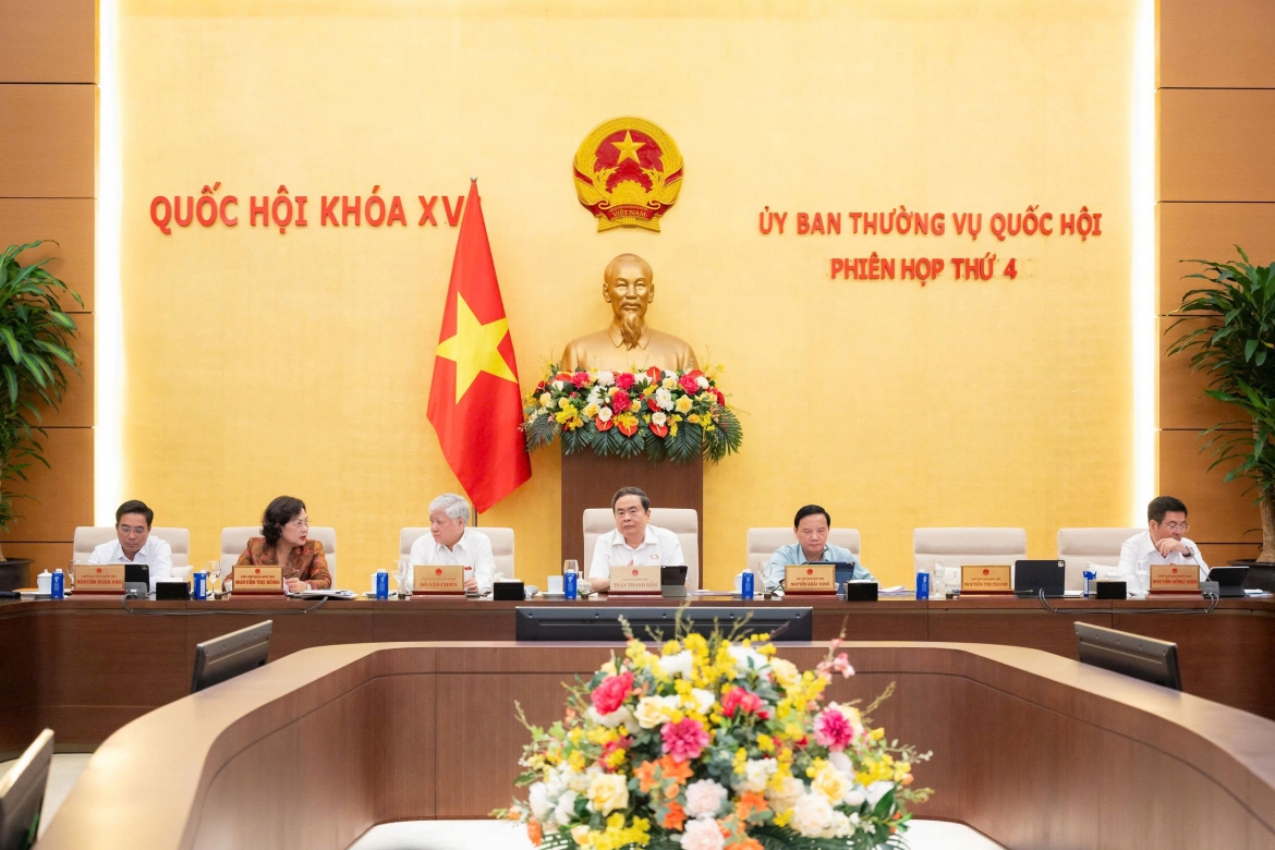 Ủy ban Thường vụ Quốc hội cho ý kiến đối với Tờ trình của Chính phủ về dự thảo Nghị định quy định cơ chế, chính sách đặc thù đối với dự án xây dựng khu đô thị lấn biển tại Thành phố Đà Nẵng. Ảnh: Quốc hội