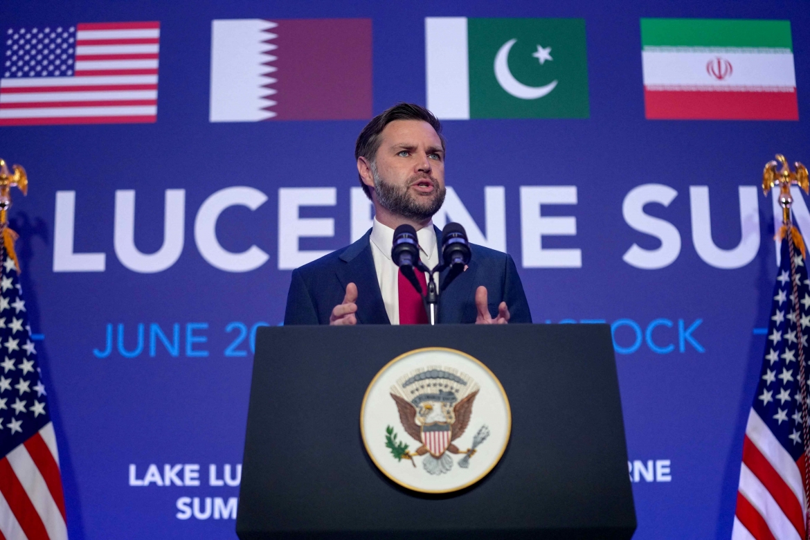 Phó Tổng thống Mỹ JD Vance phát biểu sau cuộc đàm phán với Iran tại Thụy Sĩ (Ảnh: Reuters)