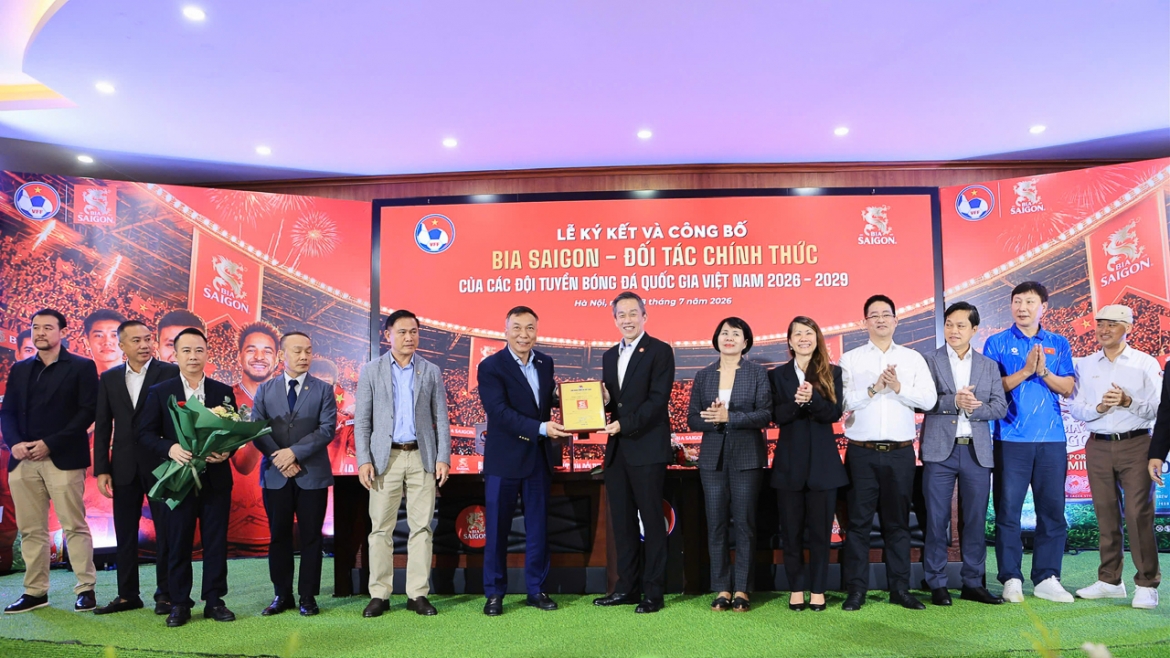 ĐT Việt Nam được tiếp thêm động lực với đơn vị đồng hành (Ảnh: VFF)