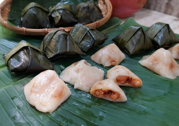 Bánh ít có nhiều biến thể nhưng bánh ít nhân tôm thịt, bánh ít lá gai. (Ảnh: TT)