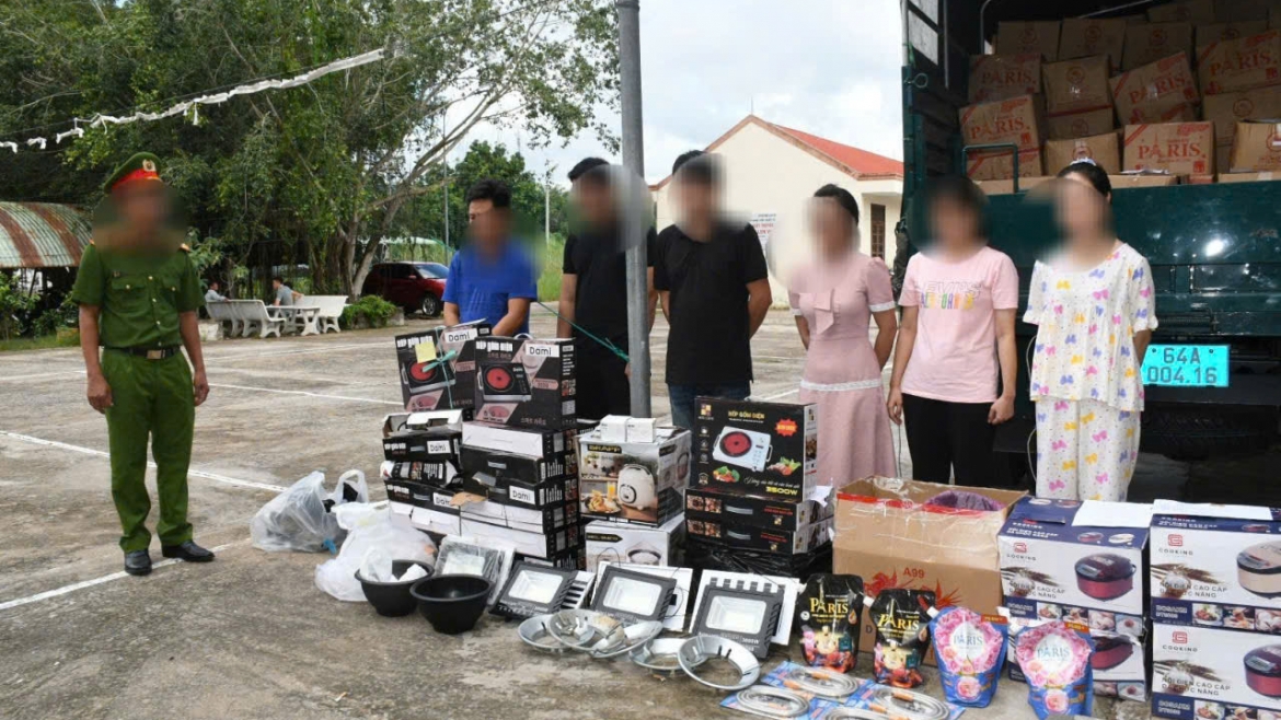 Cơ quan chức năng làm việc với các nghi phạm