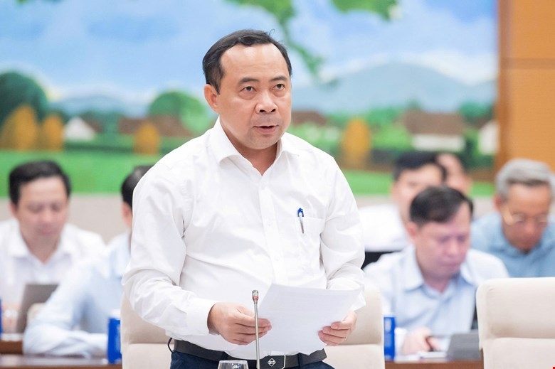 Bộ trưởng Bộ Khoa học và Công nghệ Vũ Hải Quân trình bày tờ trình.