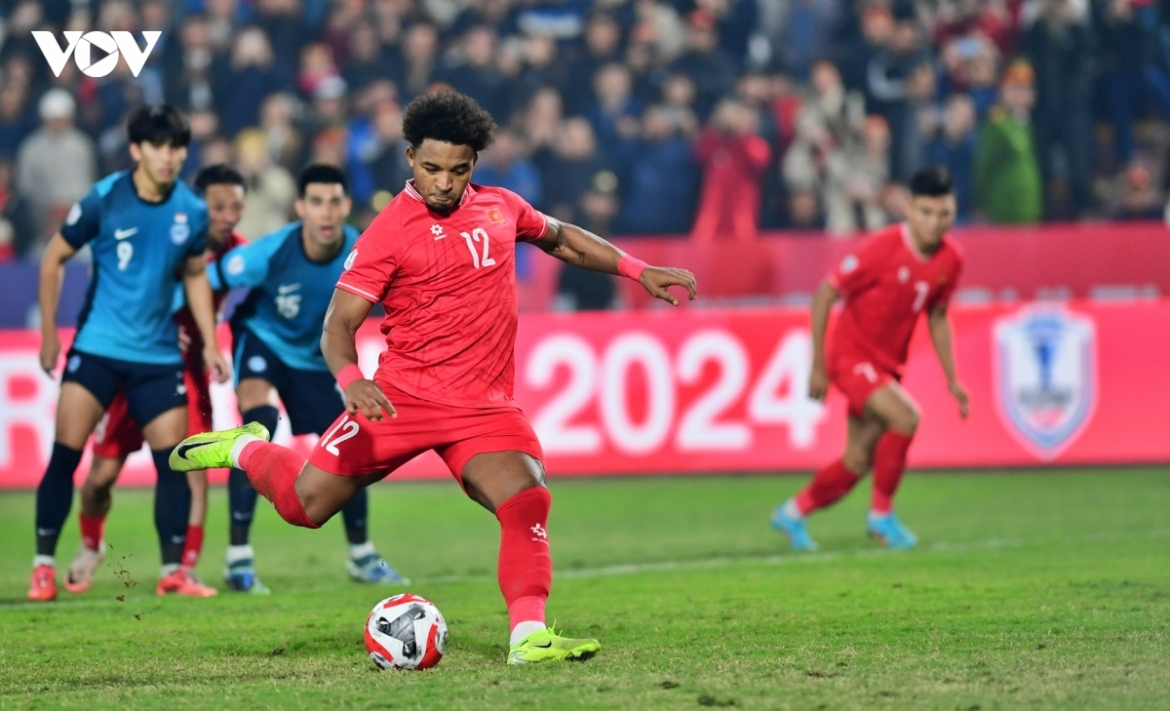 Nguyễn Xuân Son đã ghi 3 bàn cho ĐT Việt Nam trong 2 trận bán kết ASEAN Cup 2026 gặp ĐT Singapore. (Ảnh: Dương Thuật)