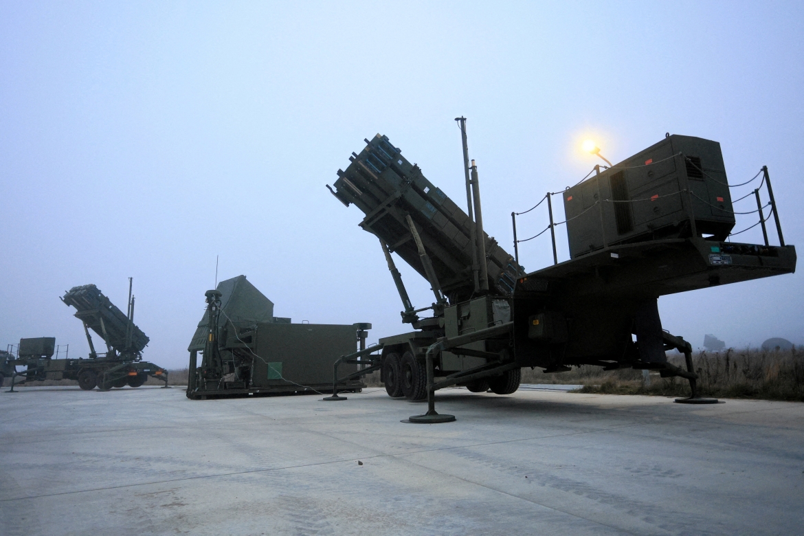 Một đơn vị tên lửa Patriot của Mỹ được triển khai tại căn cứ của Lữ đoàn Tên lửa Phòng không Warsaw số 3 ở Sochaczew, Ba Lan (Ảnh: Reuters)