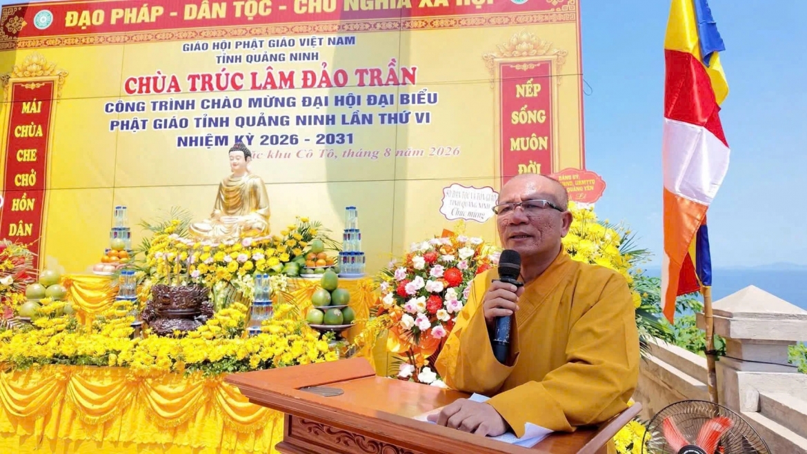 Thượng tọa Thích Đạo Hiển, Phó viện trưởng Học viện Phật giáo Việt Nam tại Hà Nội