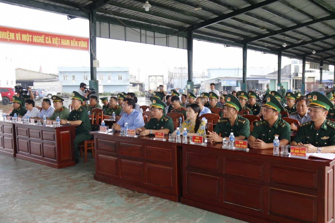 Các đại biểu tham dự lễ ra quân. Ảnh: B.H