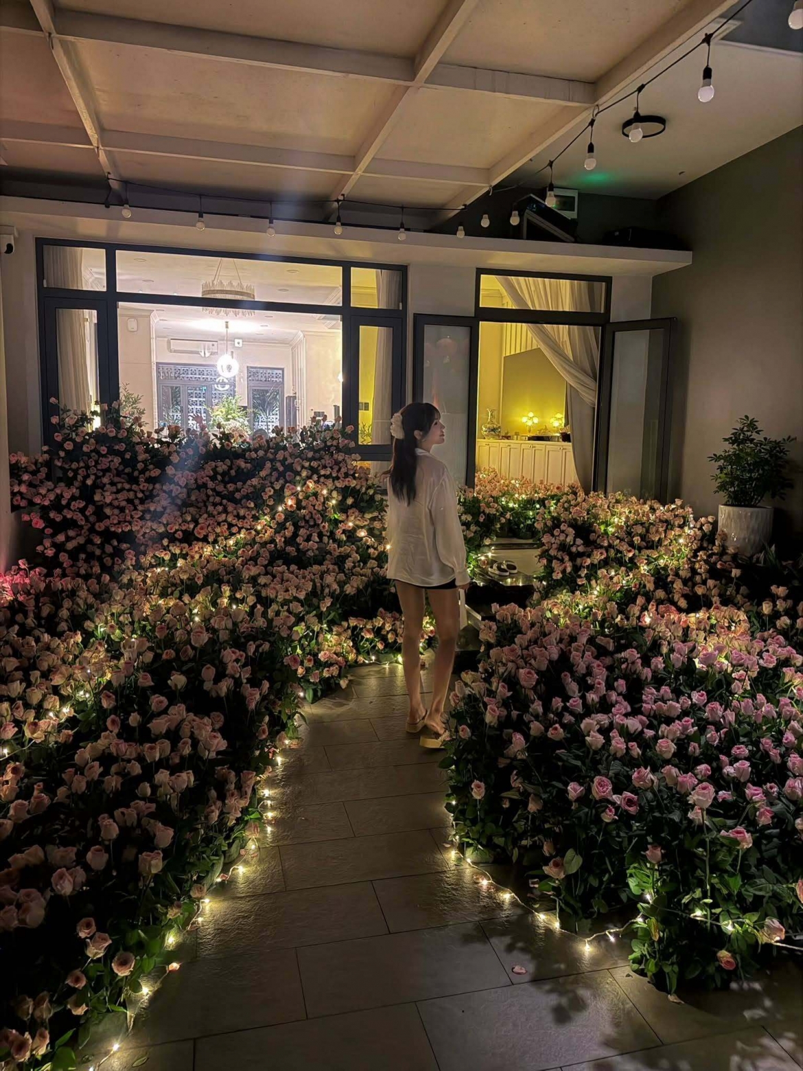 <a href="https://vov.vn/giai-tri" target="_blank">Sao Việt 23-8: </a>Diệp Lâm Anh bày tỏ bất ngờ và hạnh phúc khi nhận món quà sinh nhật đặc biệt từ bạn trai kém 11 tuổi, người mẫu Phạm Kiên.