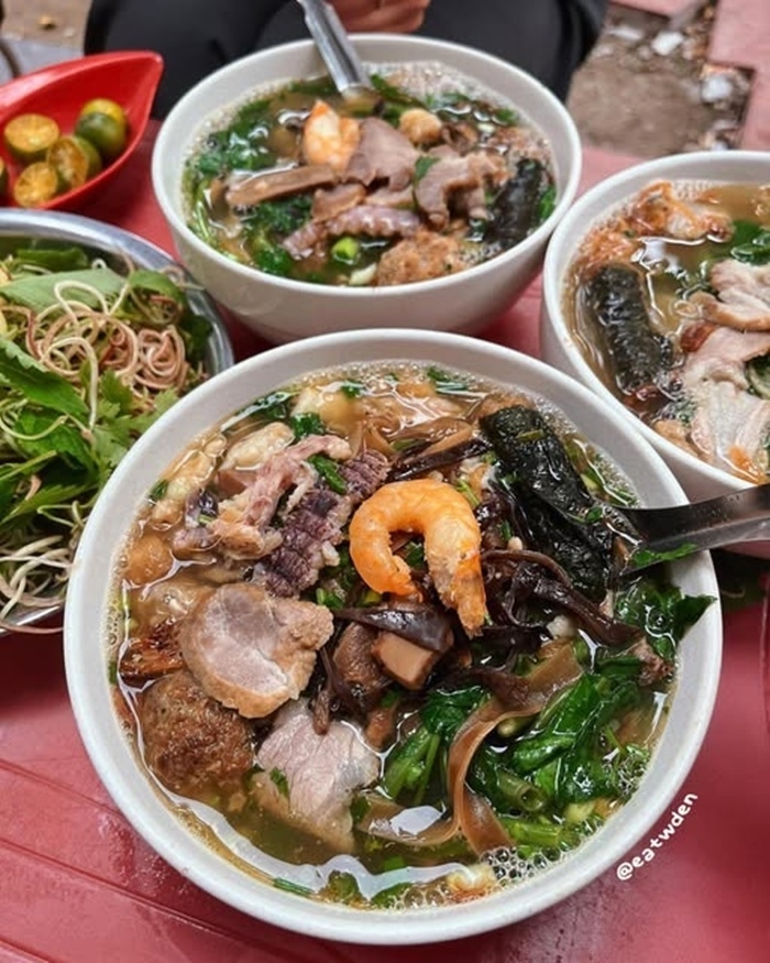 Bánh đa cua Hải Phòng (Ảnh: @eatwden)