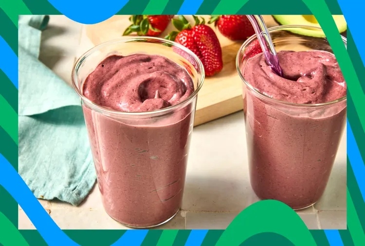 Sinh tố từ quả mọng, bơ và rau bina phù hợp với người đang kiểm soát huyết áp (ảnh Caley Ellenburg)