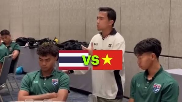 Chanathip thực hiện bài phát biểu truyền cảm hứng cho ĐT Thái Lan trước trận chung kết lượt đi ASEAN Cup 2026 gặp ĐT Việt Nam. (Ảnh: Thairath)