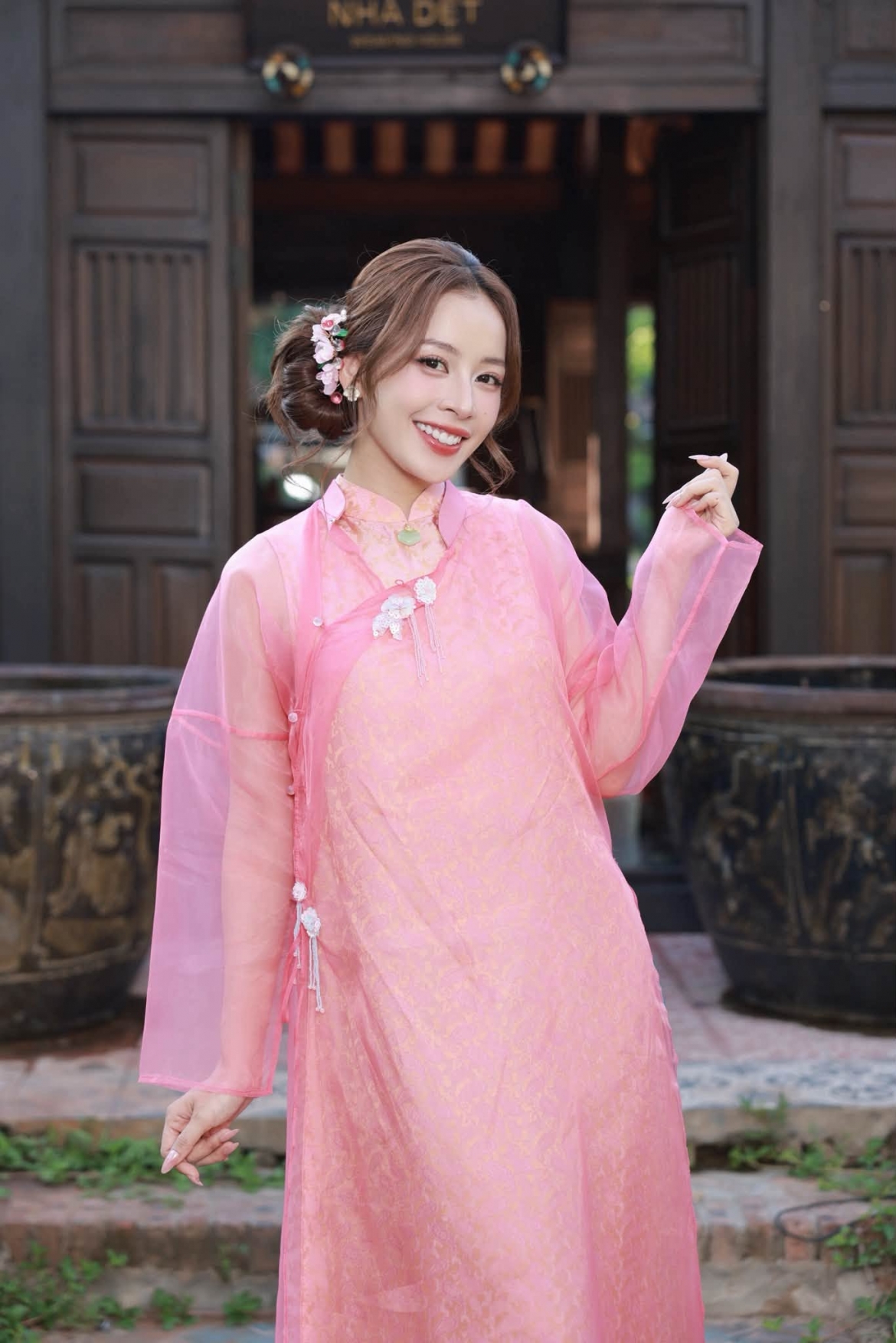 <a href="https://vov.vn/giai-tri" target="_blank">Chi Pu</a> nhận nhiều lời khen bởi vẻ ngoài tươi tắn, duyên dáng.