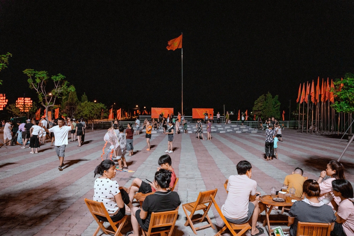 Cần nhìn xã mới như một không gian sống hoàn chỉnh, trong đó người dân không chỉ cần nơi giải quyết thủ tục mà còn cần những nơi để kết nối cộng đồng, tái tạo sức lao động và nuôi dưỡng đời sống tinh thần.
