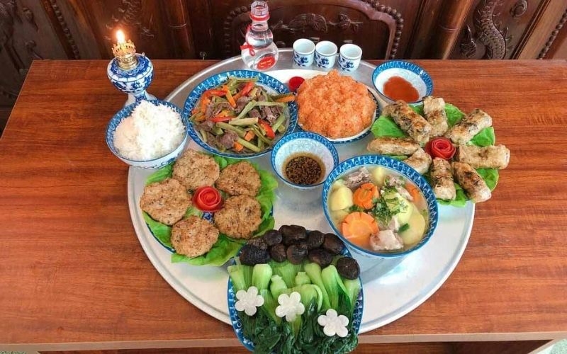 Lễ cúng Rằm tháng 7 mang ý nghĩa tưởng nhớ, báo hiếu cha mẹ, ông bà, tổ tiên và những người đã khuất