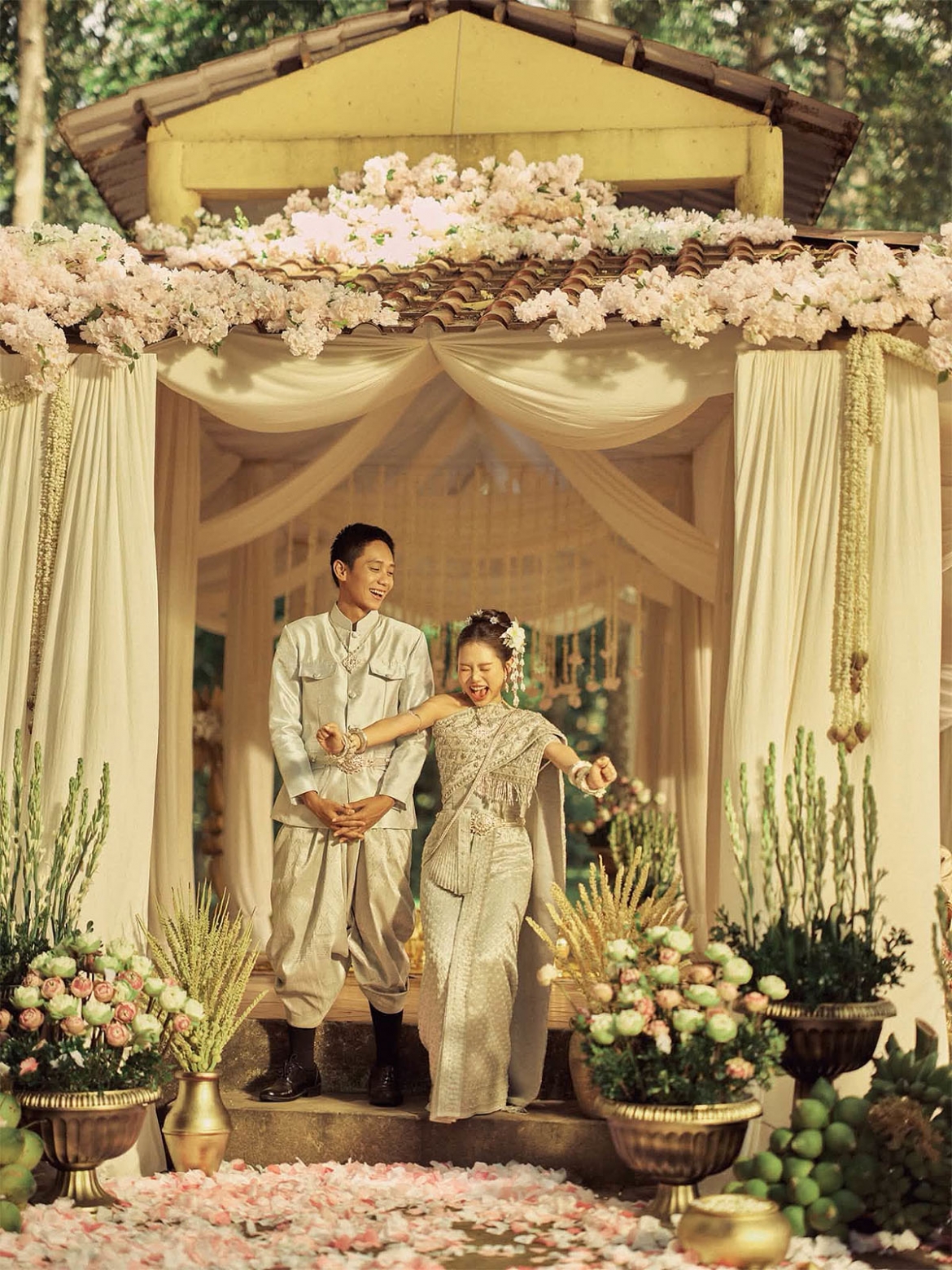  Phương Mỹ Chi và Bảo Định trong MV "Thiên đường với người thương". (Ảnh: FBNV)