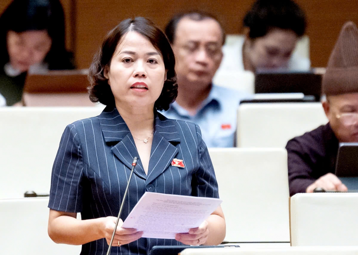 Theo đại biểu Lý Thị Lan, không nên thu hồi đất đối với những đoạn tuyến chưa được quyết định đầu tư. Ảnh: Quốc hội Media