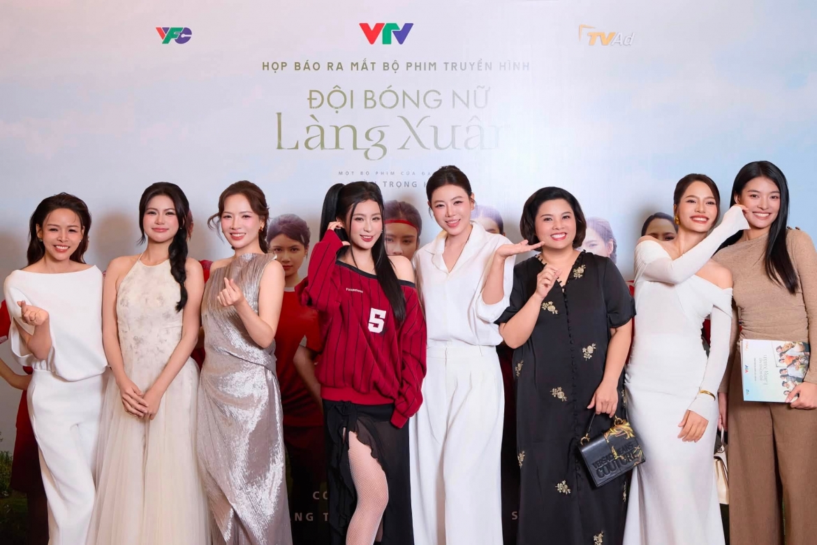 Theo diễn biến của phim, việc tham gia đội bóng làng trở thành bước ngoặt khiến Yến dần nhìn lại cuộc sống của mình. Sự đồng hành của những người phụ nữ xung quanh giúp nhân vật nhận ra giá trị bản thân và có những thay đổi trong cách nhìn về chính mình.