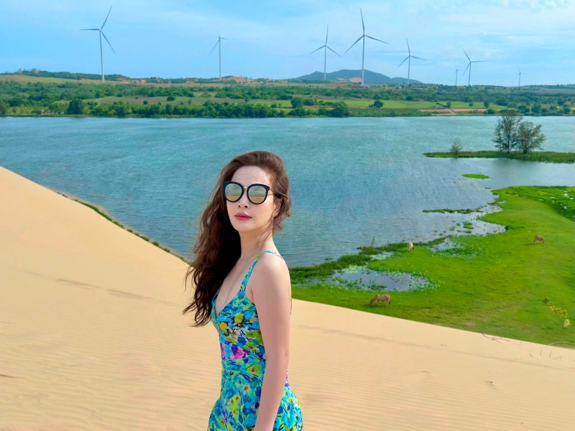 Đan Lê hài hước kể chuyện ông xã ra “tối hậu thư”, yêu cầu đăng hết ảnh cũ trước khi được đi chơi chỗ mới. Cô cũng tranh thủ khoe loạt ảnh trong chuyến đi.