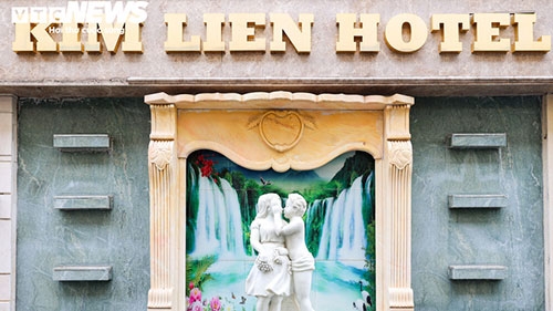 Bên cạnh mục tiêu trở thành tháp đôi cao nhất thế giới, Hanoi Twin Towers 99 được đề xuất với tham vọng thiết lập thêm nhiều kỷ lục. Trong đó có vườn nhiệt đới ở độ cao lớn nhất thế giới, bảo tàng nghệ thuật số (Digital Art Museum) ở độ cao lớn nhất thế giới, hai sân đỗ trực thăng ở độ cao lớn nhất thế giới và đại sảnh trên không (Sky Ballroom) có quy mô lớn nhất thế giới.