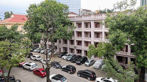Theo phương án của liên danh, dự án dự kiến khởi công vào ngày 2/9/2026 và hoàn thành trong quý III hoặc quý IV/2030. Tuy nhiên, mốc thời gian này còn phụ thuộc vào quá trình xem xét, chấp thuận chủ trương đầu tư, quy hoạch cũng như các thủ tục pháp lý liên quan của cơ quan có thẩm quyền.