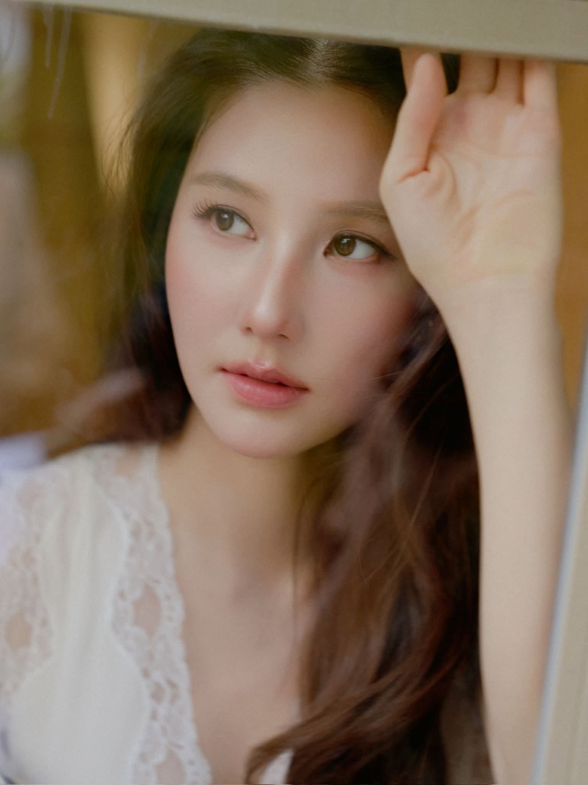 Diễm My chia sẻ những khoảnh khắc rạng rỡ trong kỳ nghỉ lễ và gửi lời chúc đến mọi người. Nữ diễn viên tận hưởng những ngày nghỉ theo cách nhẹ nhàng, vui vẻ.