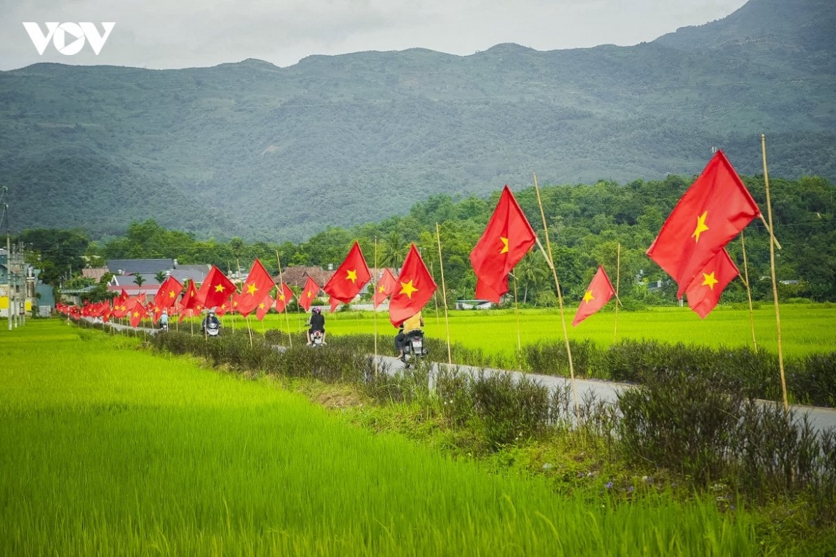 Trong những ngày này, Điện Biên rực rỡ cờ hoa chào đón Quốc khánh 2/9.
Ảnh Vũ Lợi