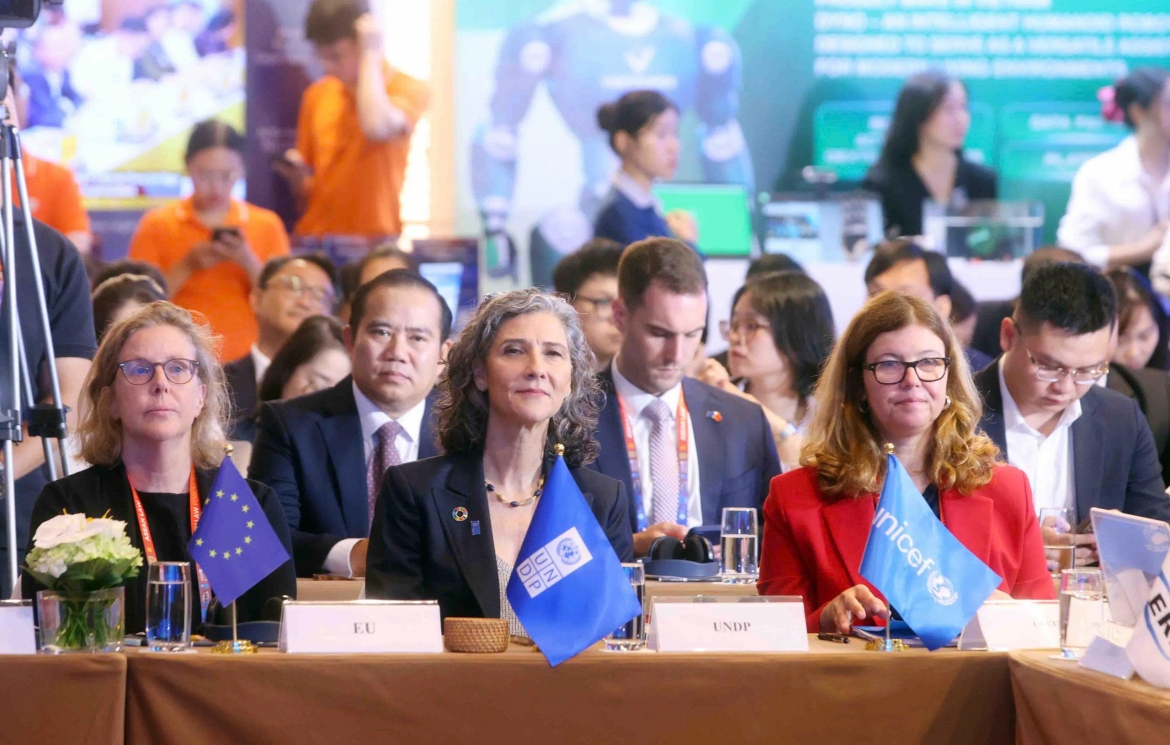 Các đại biểu quốc tế dự phiên khai mạc Diễn đàn Pháp luật ASEAN 2026. Ảnh: Phạm Kiên