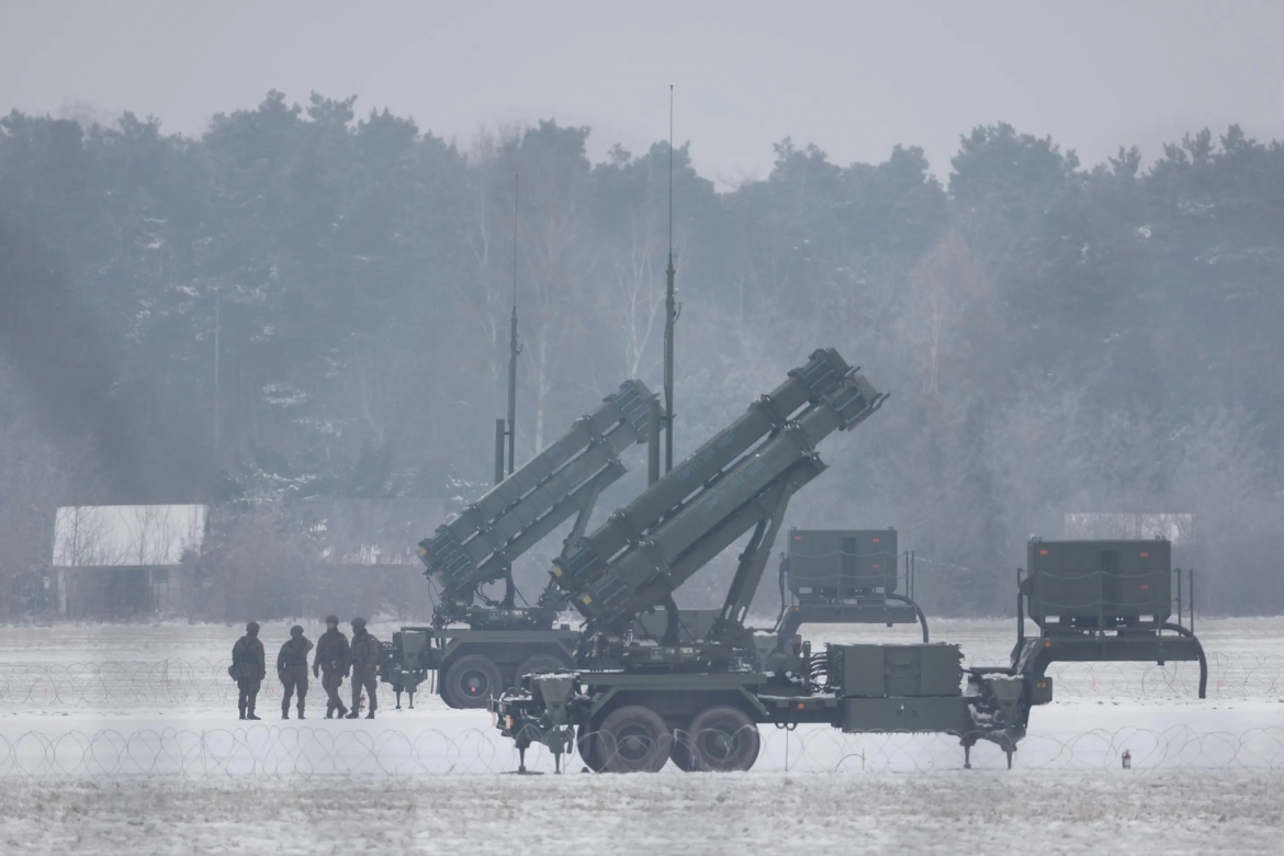 Một đơn vị tên lửa phòng không Patriot PAC-3 được triển khai tại Warsaw, Ba Lan (Ảnh: AP)