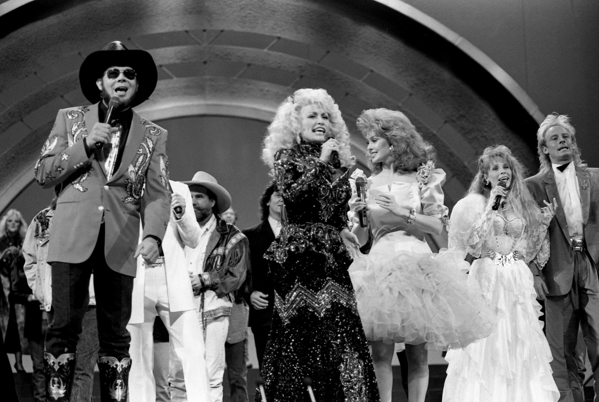Dolly Parton trong một khoảnh khắc rạng rỡ, hình ảnh khiến bà trở thành biểu tượng được nhiều thế hệ khán giả yêu mến. (Ảnh: Reuters)