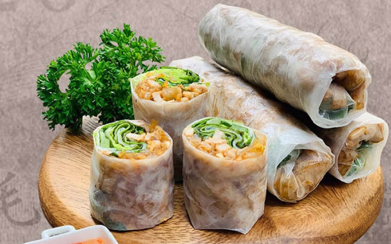 Gỏi cuốn chay là món ăn dễ chuẩn bị, phù hợp làm khai vị cho mâm cơm Vu Lan