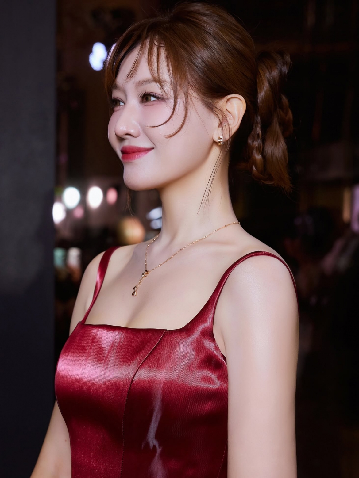 Hari Won khiến mạng xã hội sôi động khi đăng ảnh mới và hài hước hỏi người hâm mộ: "Đẹp như... gì? Mọi người comment cái với".