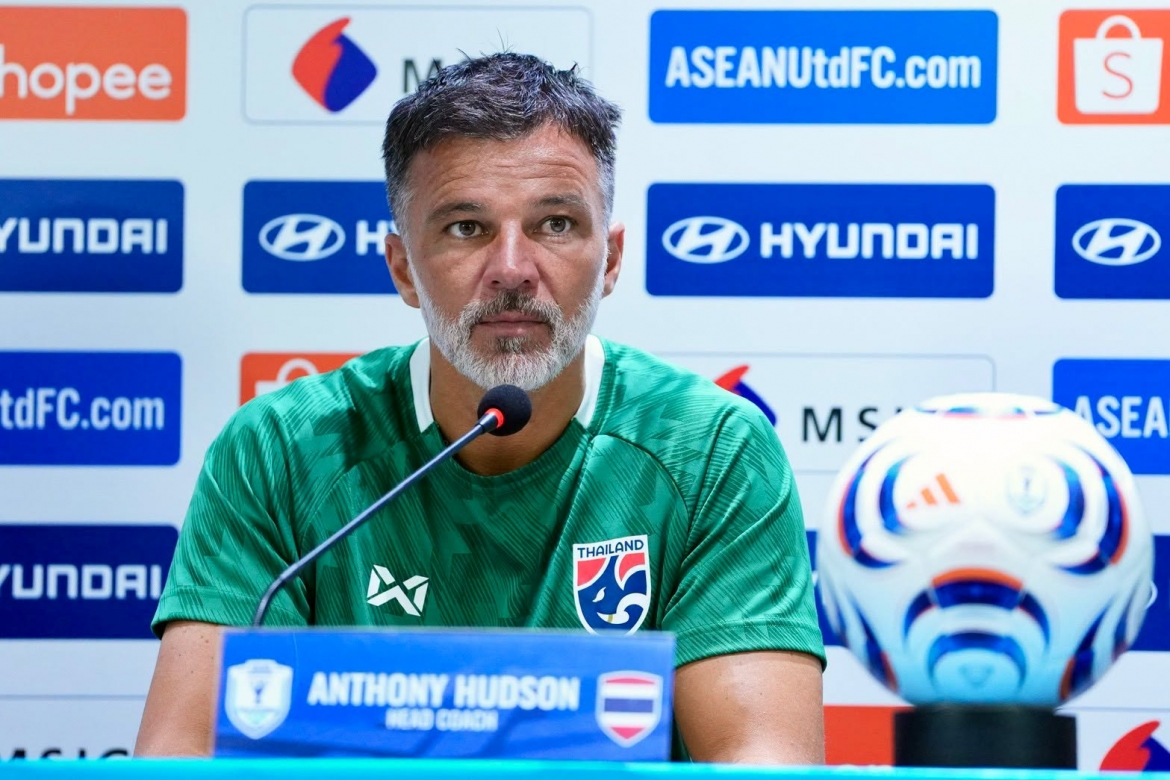 HLV Anthony Hudson yêu cầu học trò không được chủ quan ở trận bán kết lượt về (Ảnh: FAT).