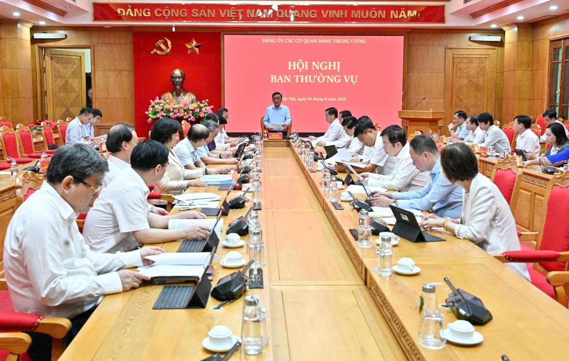 Ủy viên Bộ Chính trị, Thường trực Ban Bí thư, Bí thư Đảng ủy các cơ quan Đảng Trung ương Trần Cẩm Tú chủ trì hội nghị. Ảnh: Hoàng Ân