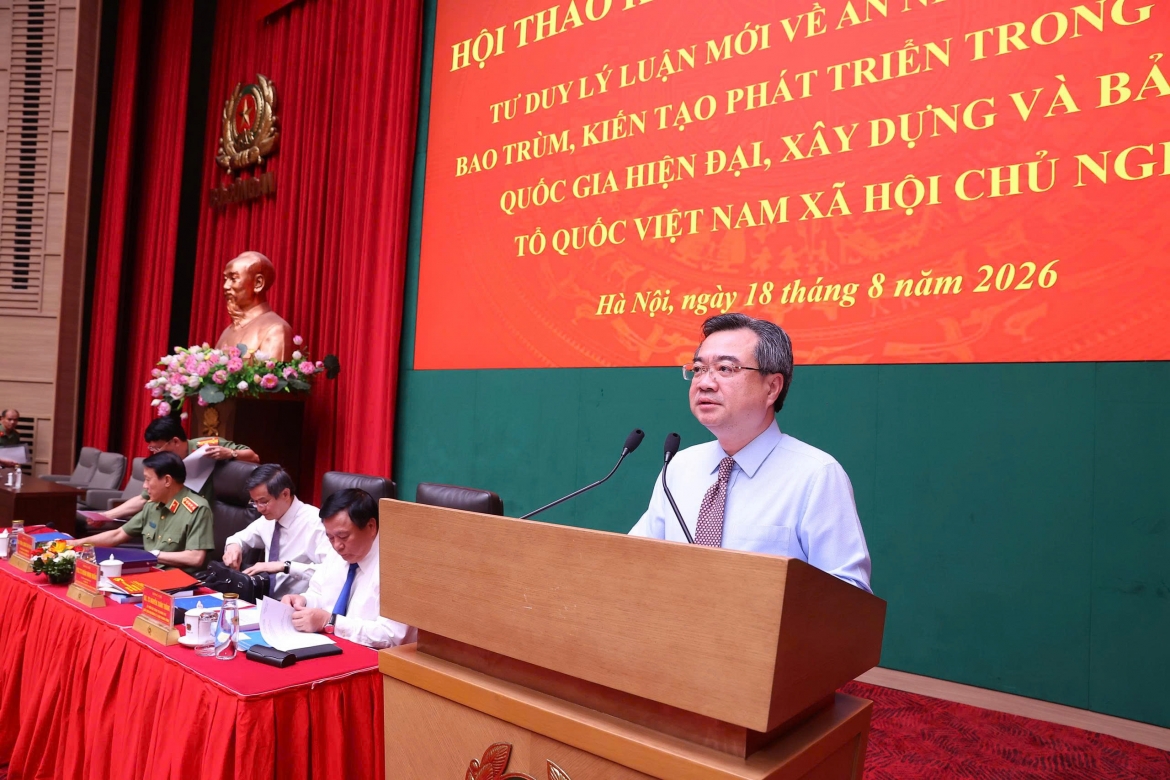 Trưởng ban Ban Chính sách, chiến lược Trung ương Nguyễn Thanh Nghị phát biểu tại hội thảo. Ảnh Hà Nam 