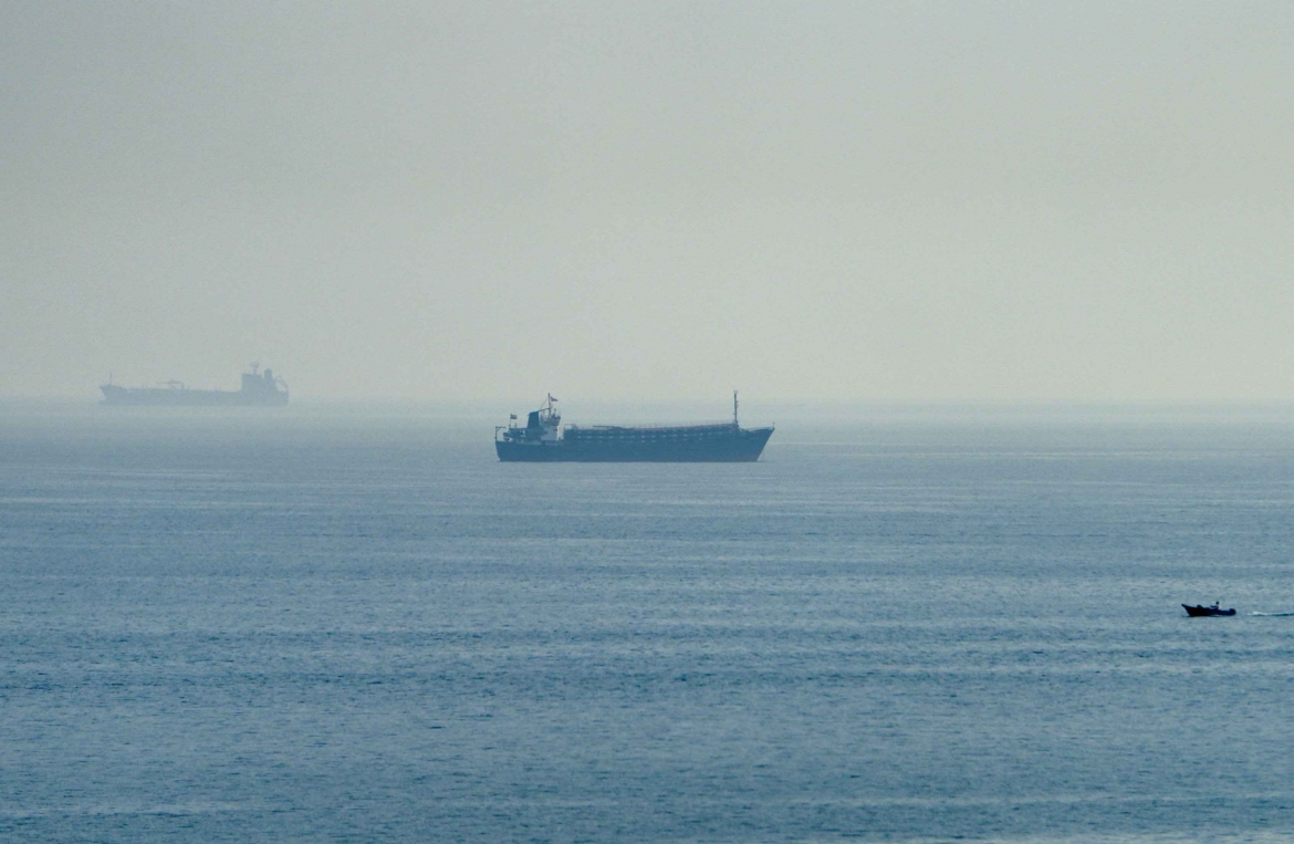 Eo biển Hormuz - nút thắt quan trọng nhất với xung đột Mỹ Iran (Ảnh: Reuters)