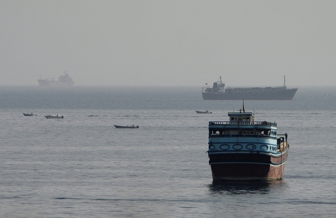 Eo biển Hormuz nhìn từ phía Oman (Ảnh: Reuters)